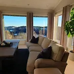 Stor Enebolig Med Oppvarmet Basseng Villa