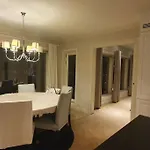 Villa Stor Enebolig Med Oppvarmet Basseng