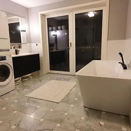 Stor Enebolig Med Oppvarmet Basseng וילה