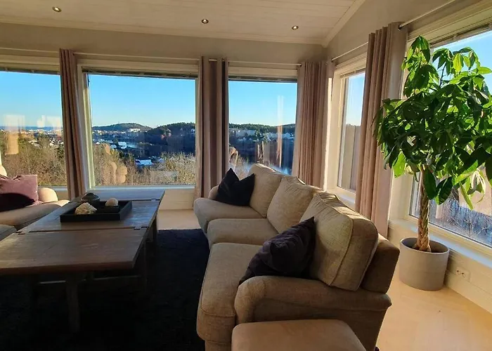 Stor Enebolig Med Oppvarmet Basseng Villaer