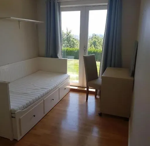 Stor Enebolig Med Oppvarmet Basseng Villaer Kristiansand