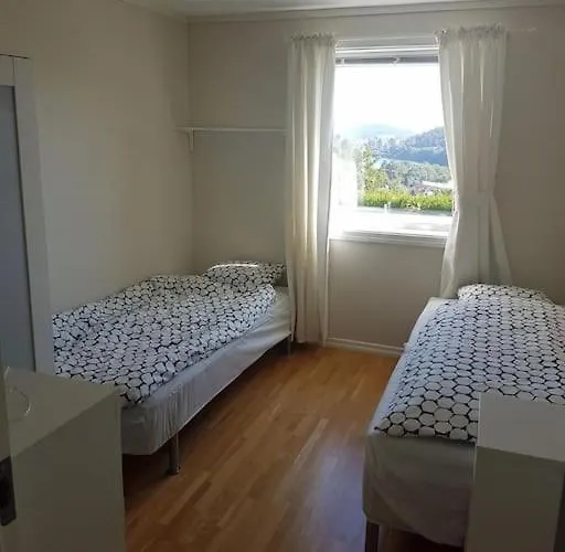 Stor Enebolig Med Oppvarmet Basseng