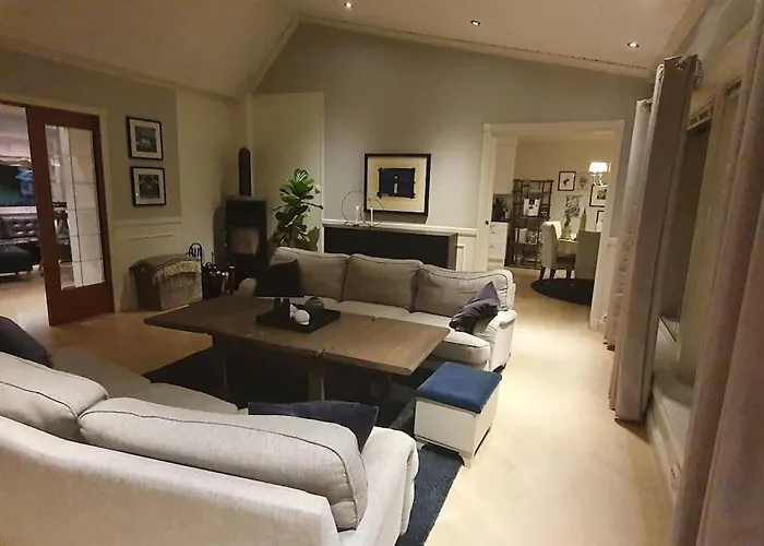 Villaer Stor Enebolig Med Oppvarmet Basseng Kristiansand