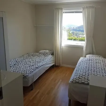Stor Enebolig Med Oppvarmet Basseng